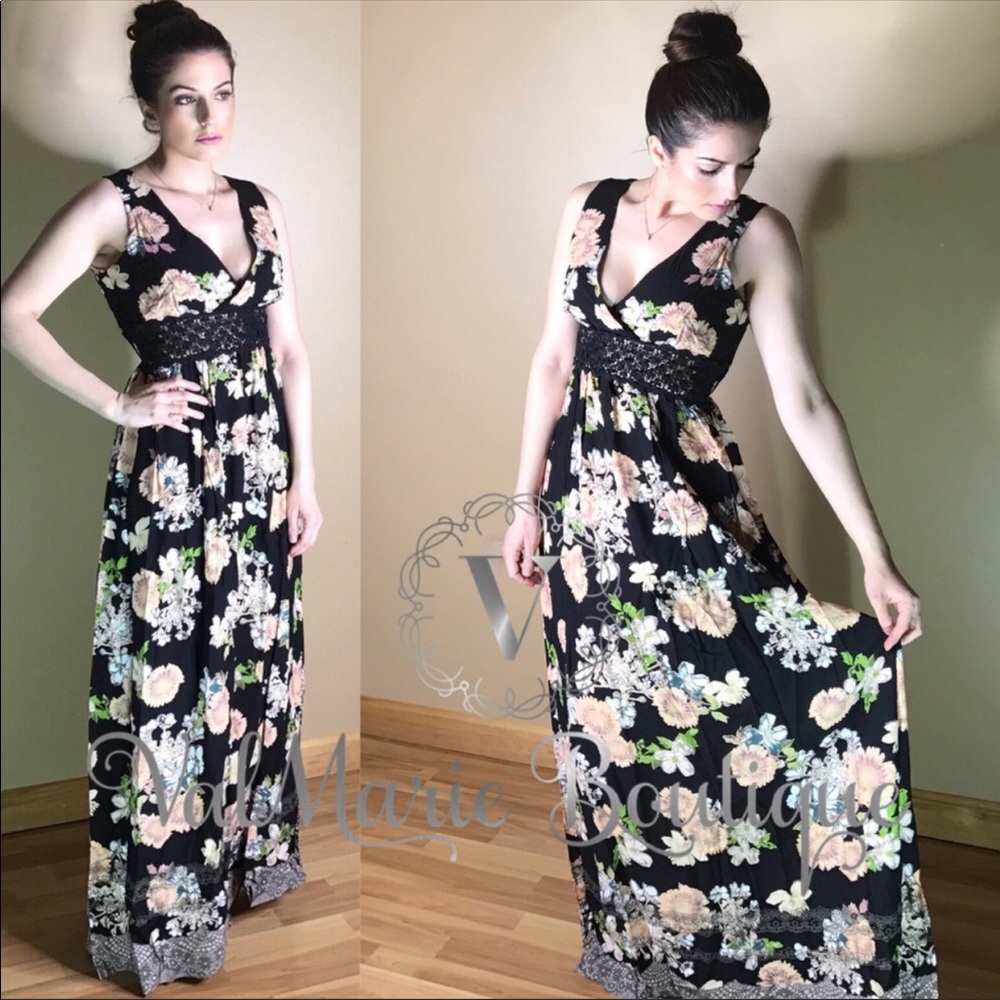 Floral lace maxi dress - Picture 2 of 5